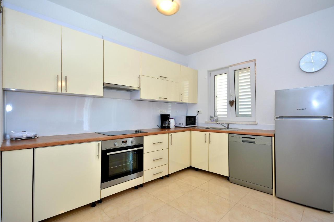 Apartment Wild Rose Podstrana Exterior foto