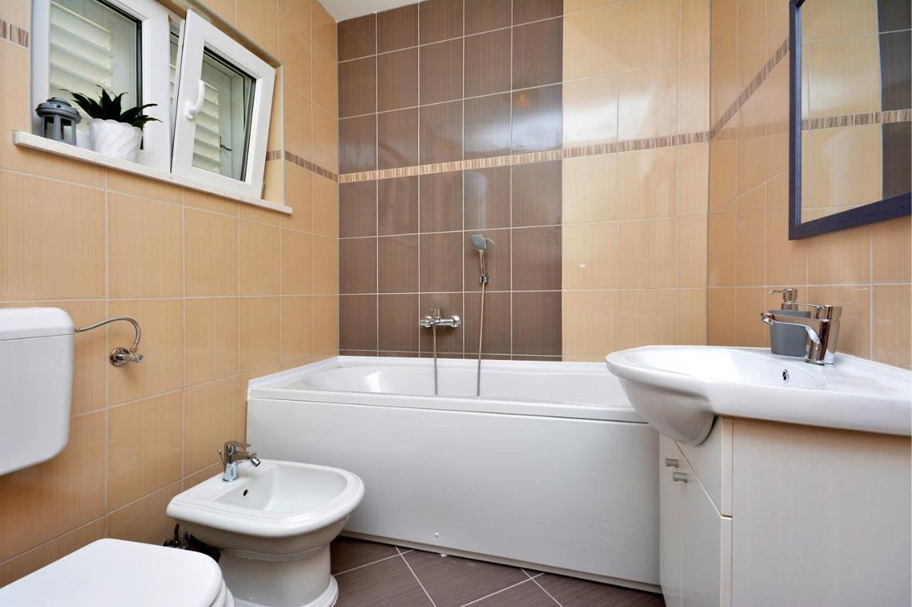 Apartment Wild Rose Podstrana Exterior foto